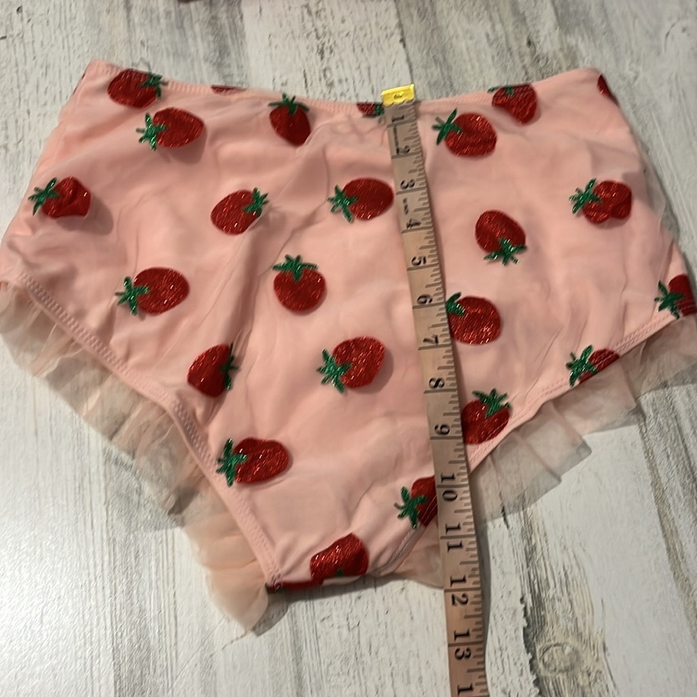 Retro Lace Strawberry Bikini Size Small. NWT - Picture 12 of 12